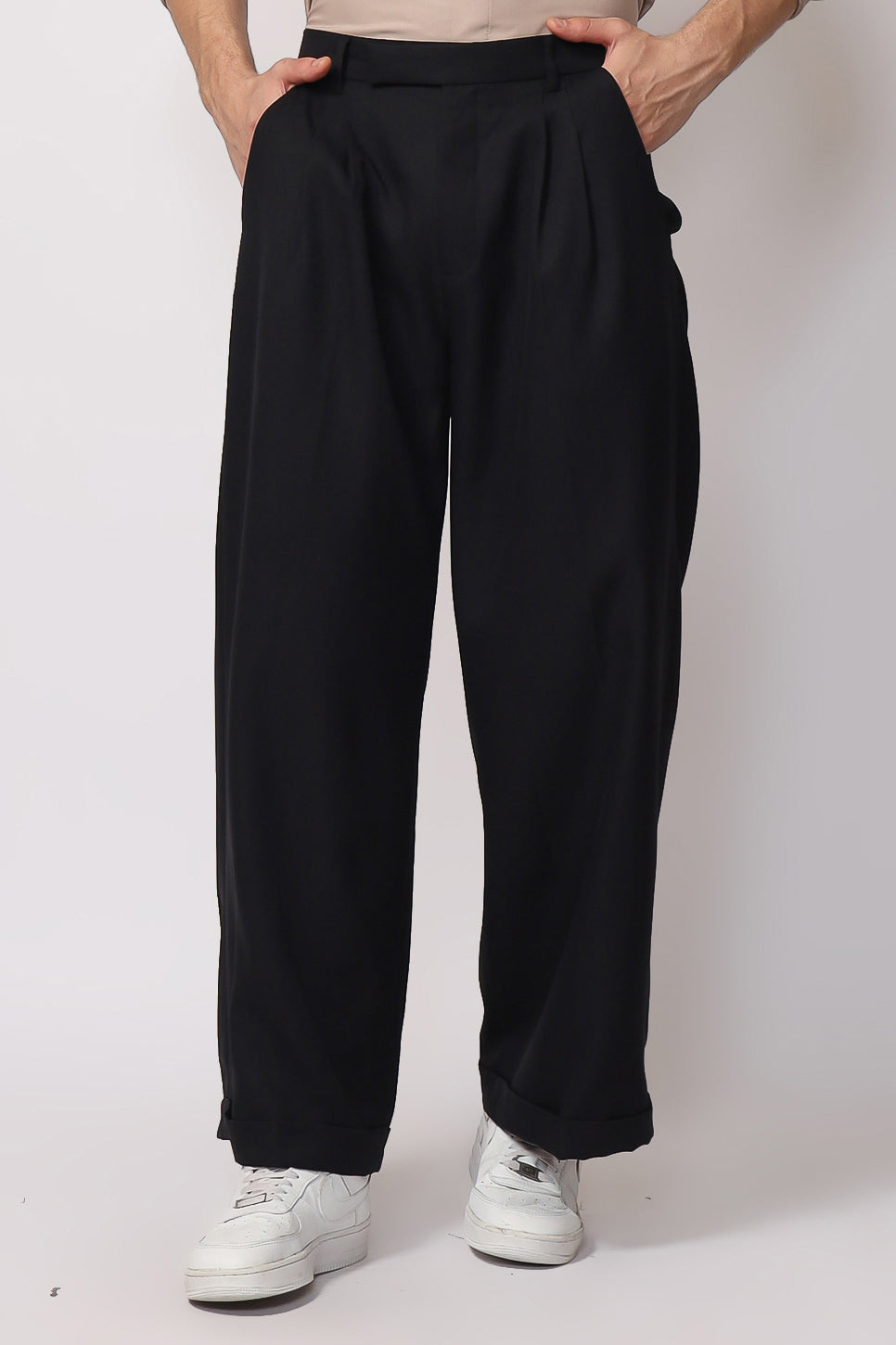 Leon Pants In Black